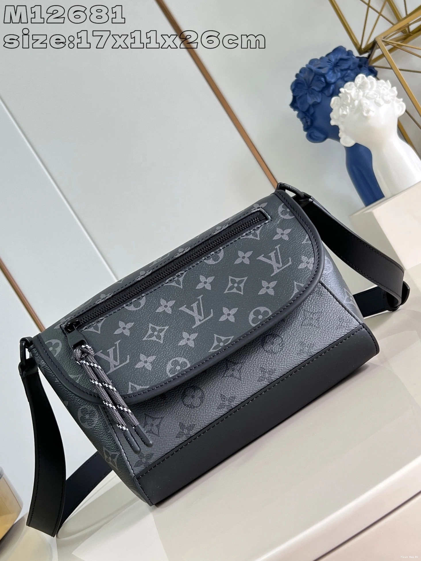 First bag ru Messenger Pulse Louis Vuitton 0822